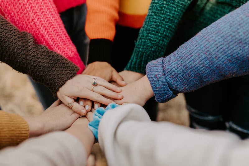 direct-to-consumer-hand-huddle